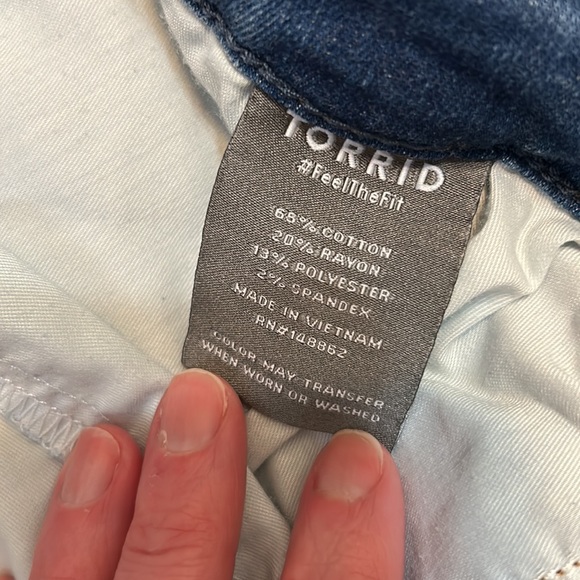 TORRID 18 #feelthefit super skinny high rise super soft jeans in EUC - Picture 5 of 8